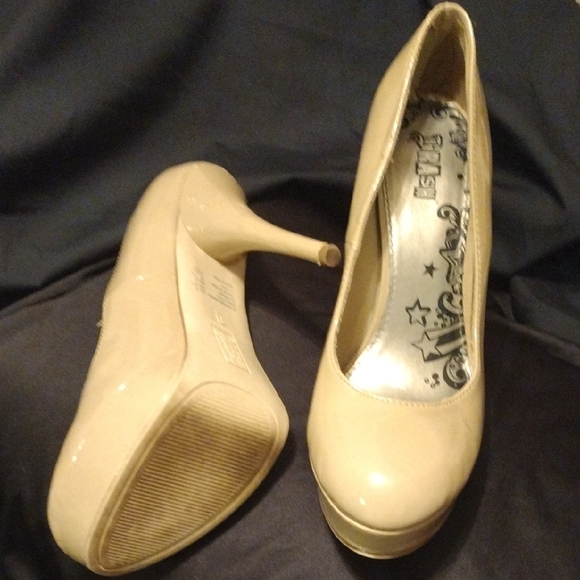 Brash Beige Slip-On Shoes - Picture 3 of 6